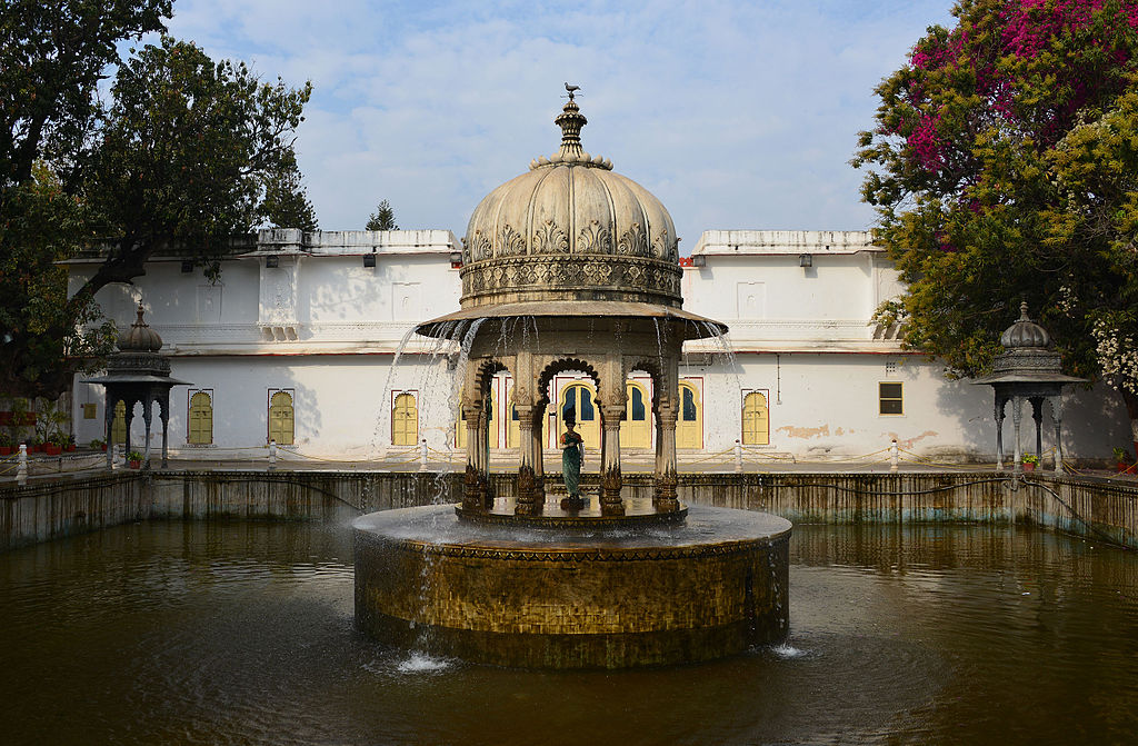 Clément Bardot, CC BY-SA 4.0 <https://creativecommons.org/licenses/by-sa/4.0>, via Wikimedia Commons-Places to Visit in Udaipur