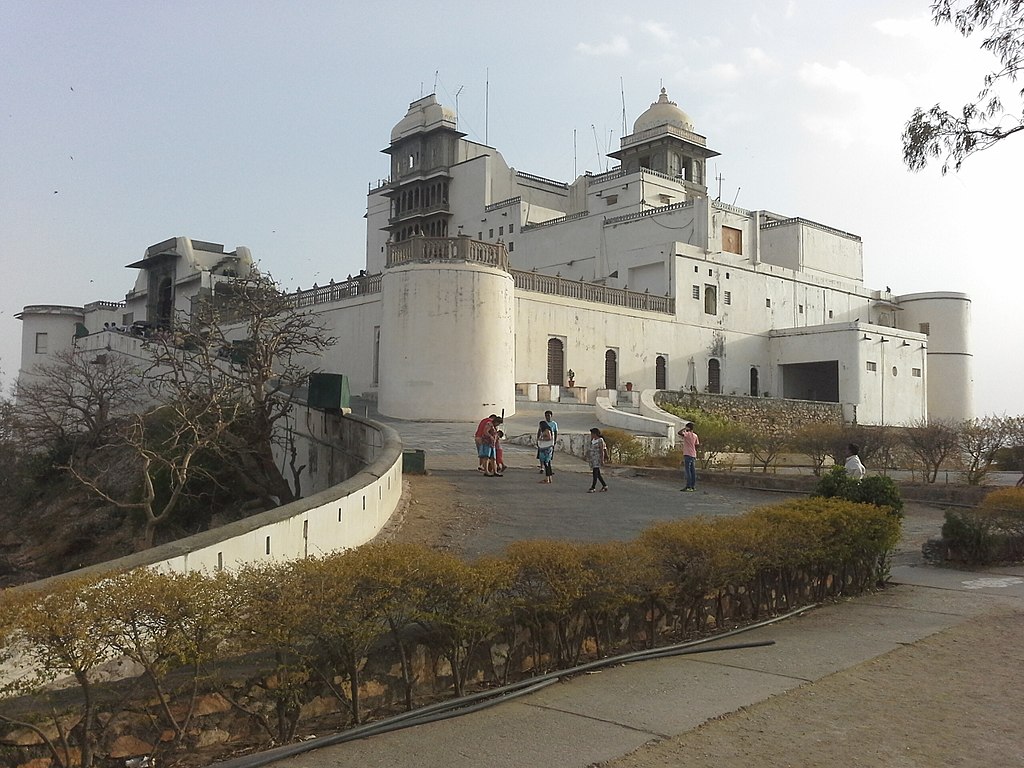 Abhay Sharma754, CC BY-SA 4.0 <https://creativecommons.org/licenses/by-sa/4.0>, via Wikimedia Commons-Places to Visit in Udaipur