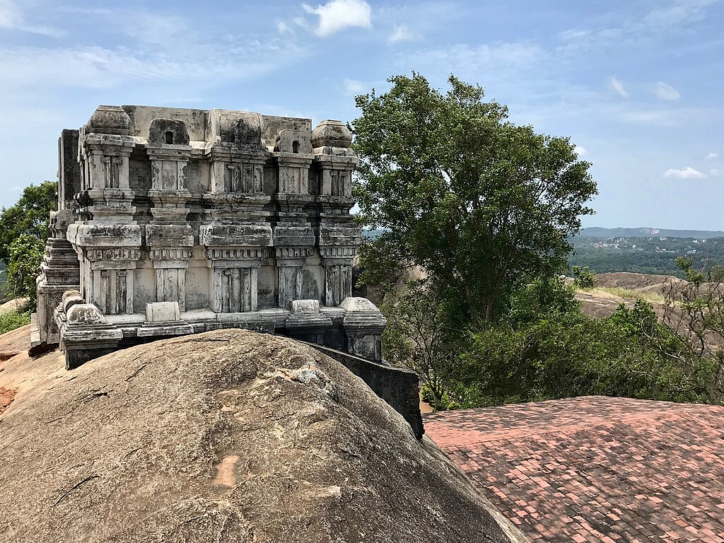 Ms Sarah Welch, CC BY-SA 4.0 <https://creativecommons.org/licenses/by-sa/4.0>, via Wikimedia Commons-Kanyakumari Travel Guide