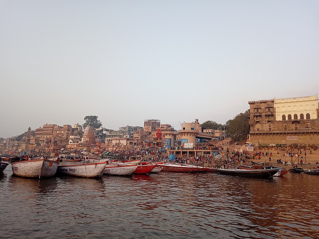 Kasyap, CC BY-SA 4.0 <https://creativecommons.org/licenses/by-sa/4.0>, via Wikimedia Commons-Varanasi Travel Guide