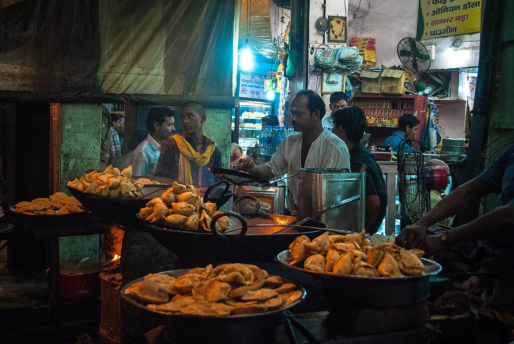 Sujay25, CC BY-SA 4.0 <https://creativecommons.org/licenses/by-sa/4.0>, via Wikimedia Commons-Varanasi Travel Guide