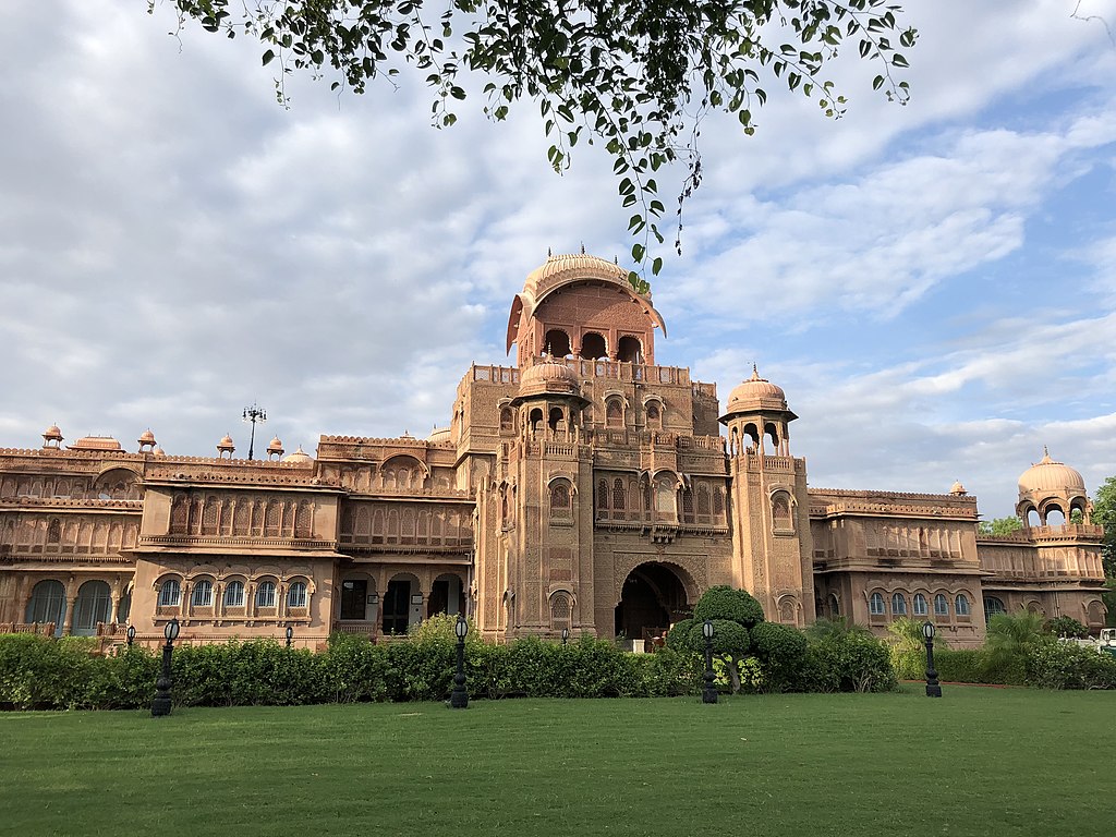 DevUbc, CC BY-SA 4.0 <https://creativecommons.org/licenses/by-sa/4.0>, via Wikimedia Commons-Bikaner Travel Guide