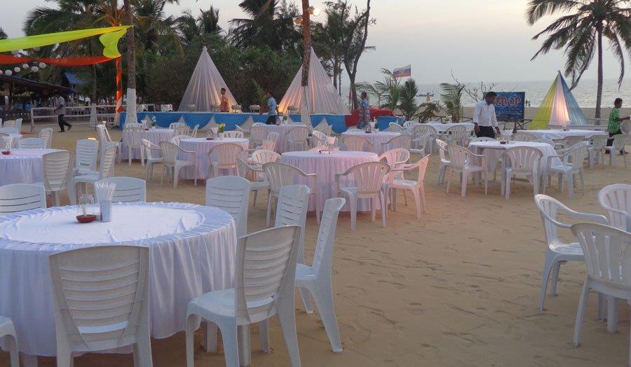 Best Restaurants in Goa-https://media.weddingz.in/photologue/images/zeebop-zeebop-lawn-1.jpg