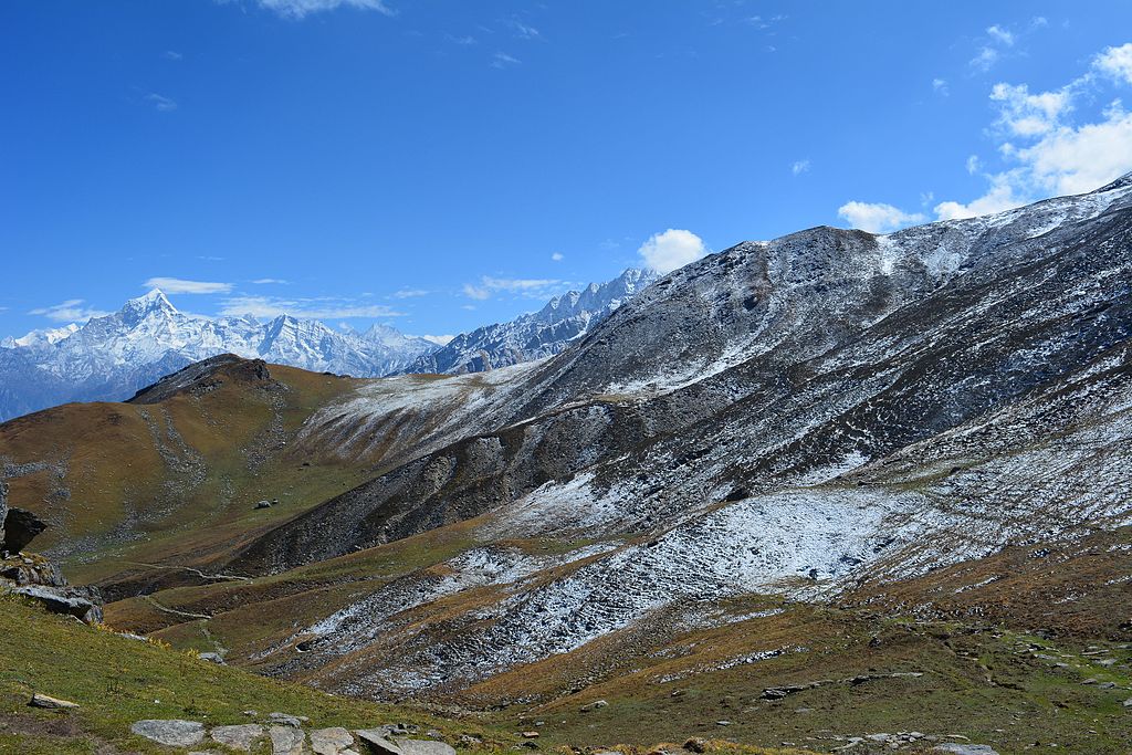 Ashwani Kumar, CC BY-SA 4.0 <https://creativecommons.org/licenses/by-sa/4.0>, via Wikimedia Commons-Snowfall in Uttarakhand