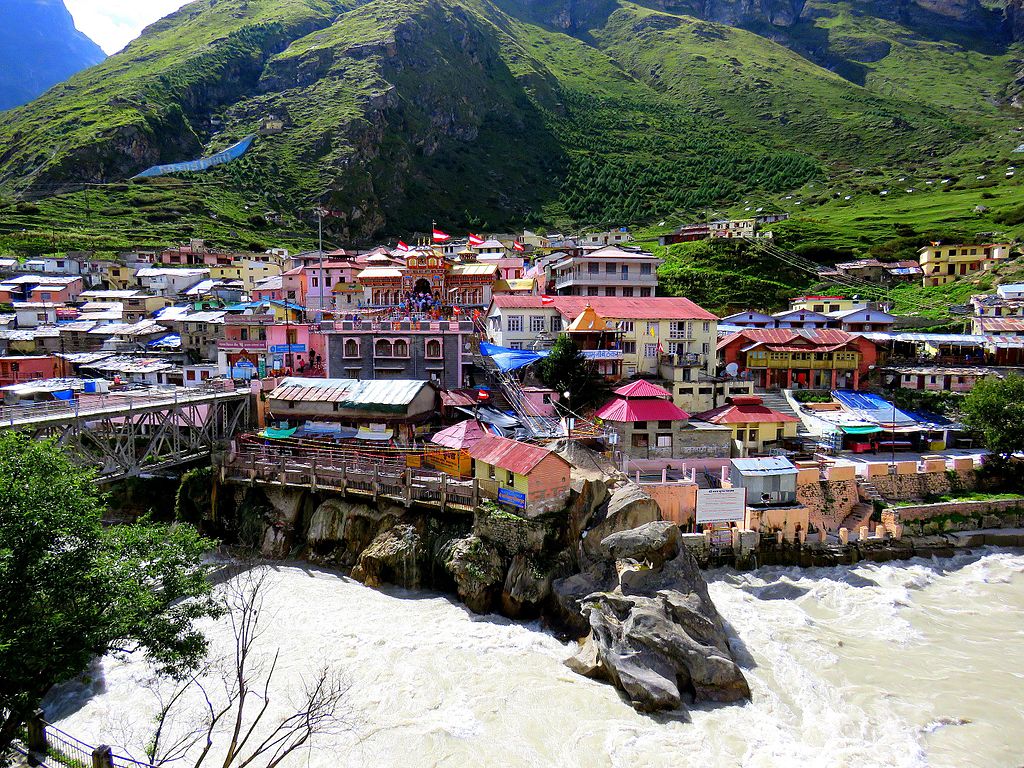 Shitha Valsan, CC BY-SA 4.0 <https://creativecommons.org/licenses/by-sa/4.0>, via Wikimedia Commons-Badrinath Temple Opens