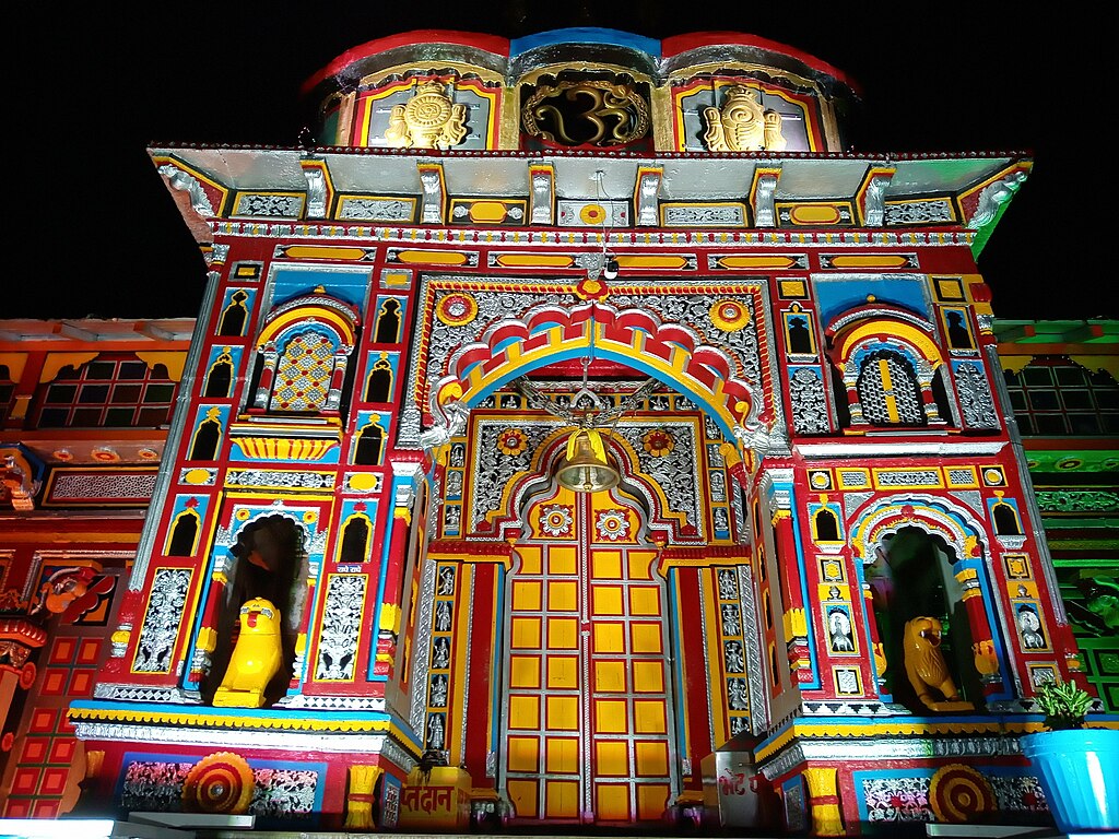 Heavren, CC BY-SA 4.0 <https://creativecommons.org/licenses/by-sa/4.0>, via Wikimedia Commons-Badrinath Temple Opens