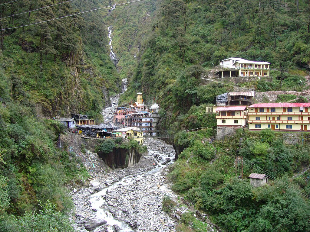 Atarax42, CC BY-SA 3.0 <https://creativecommons.org/licenses/by-sa/3.0>, via Wikimedia Commons-Char Dham Yatra 2025